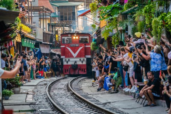 Horaire des trains à la rue du train à Hanoi