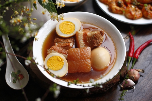 Recette du Thit Kho Hot Vit – Porc et œuf au caramel