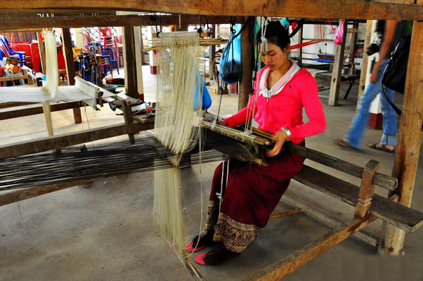 La soie laotienne, véritable art !