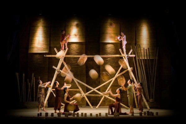 Le spectacle eblouissant de Lang Toi par Lune Production