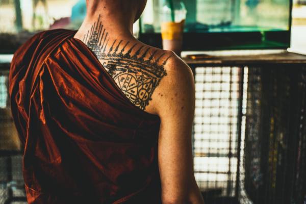 Tatouage en Thaïlande : Guide complet de l'art du Sak Yant