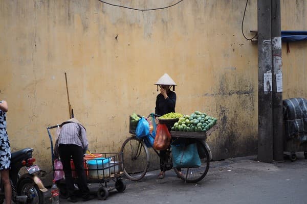 Jour 11 : Ha Noi - Village de Bat Trang - Vol pour Saigon