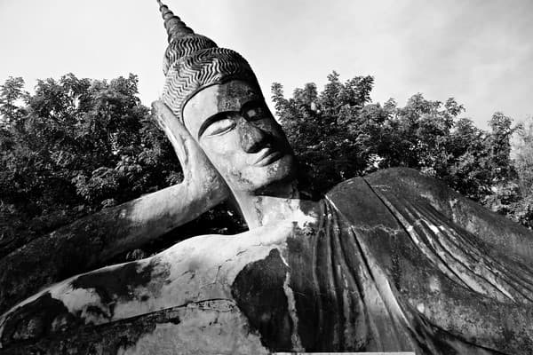 Jour 05 : Vientiane - Parc de Bouddha