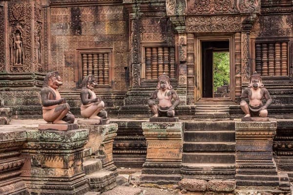 Jour 03 : Siem Reap - Kpal Spean - Banteay Srei - Siem Reap