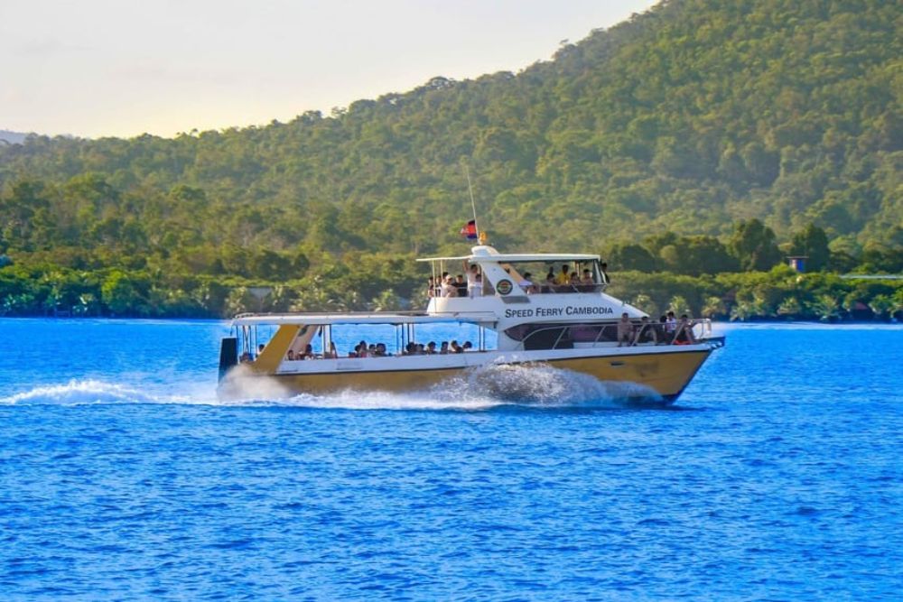 Le bateau rapide est une option pratique pour se rendre sur l'île de Koh Rong.