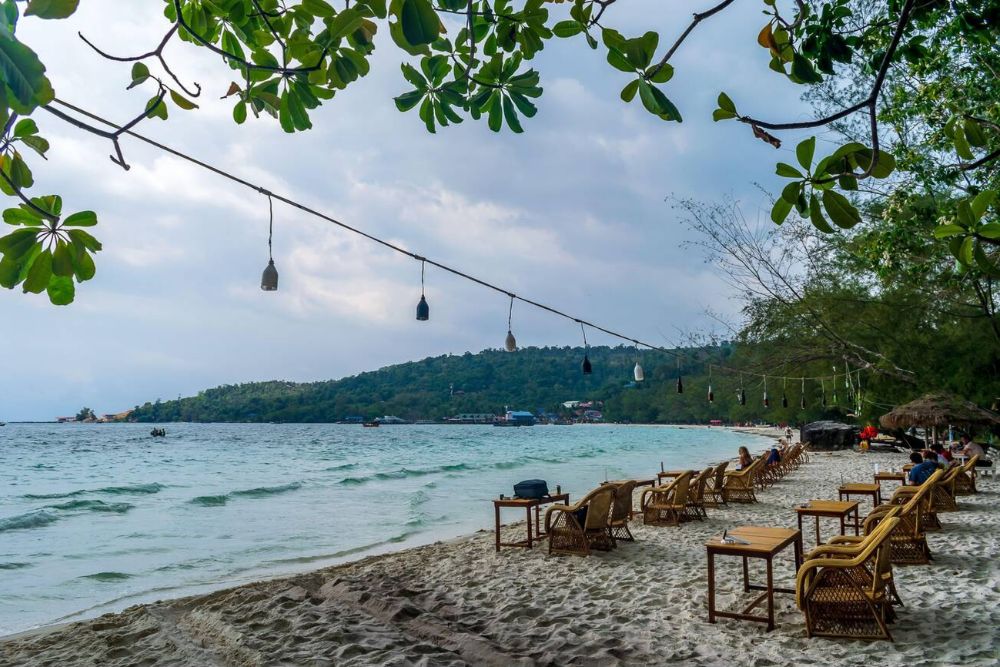 Les touristes se détendent à Koh Touch Beach