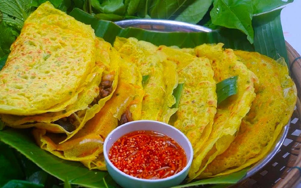 le bánh xèo soit un plat traditionnel du Vietnam central et du Sud