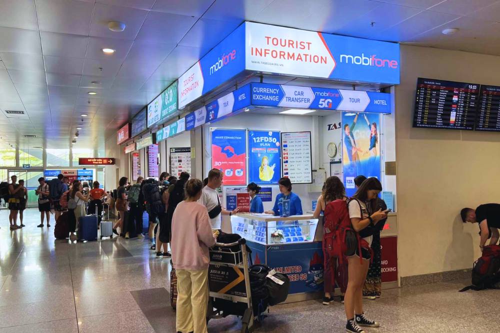 comptoir de carte sim Vietnam à l'aéroport de Noi Bai