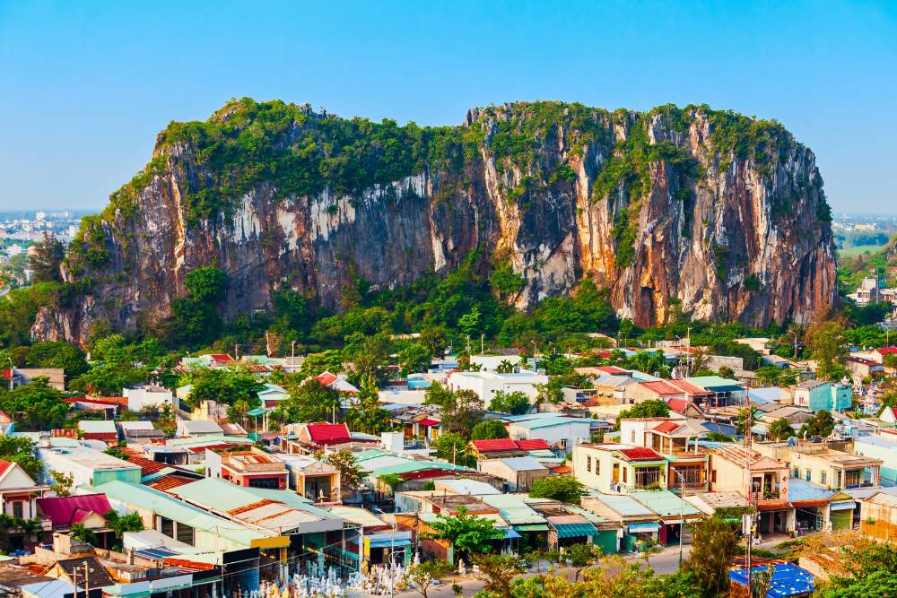 vue panoramique de la ville de Da Nang et la montagne de Marbre