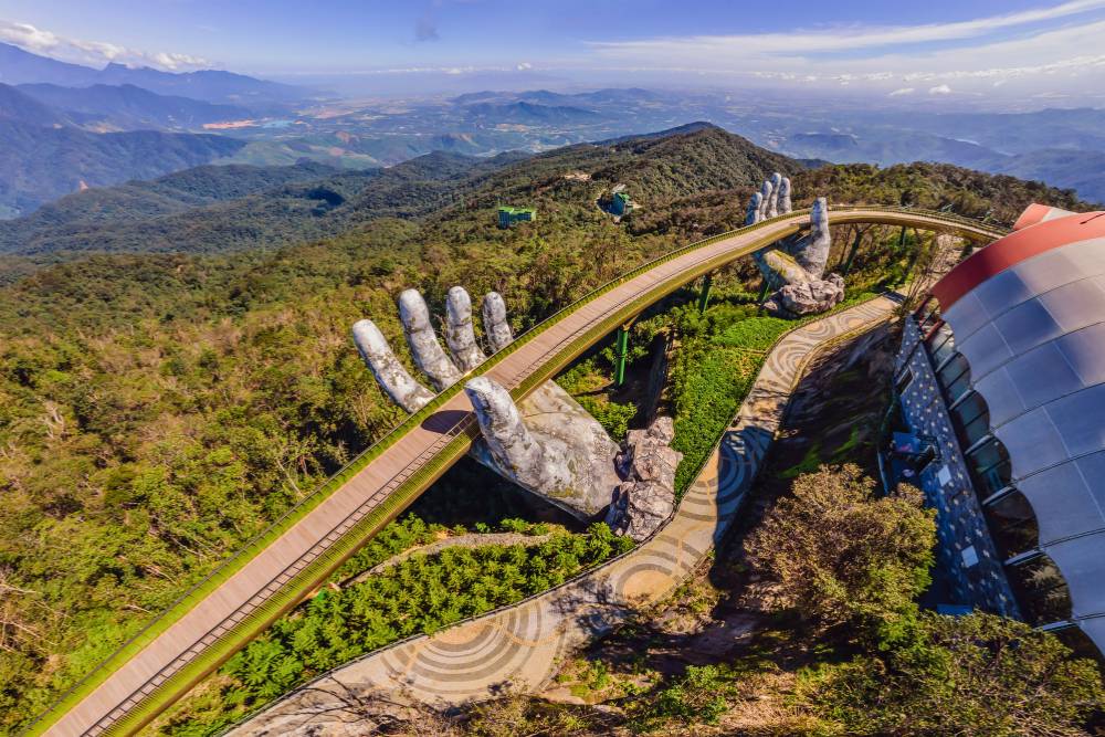 vue panoramique du Pont d'or à Na Na Hills à Da Nang Vietnam