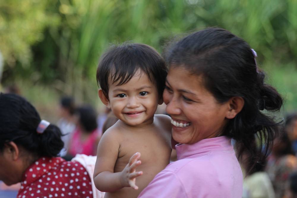 femme cambodgienne dans la famille, avec enfants