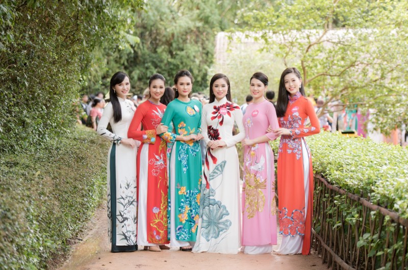 femmes vietnamiennes, vietnam, ao dai, traditionnel