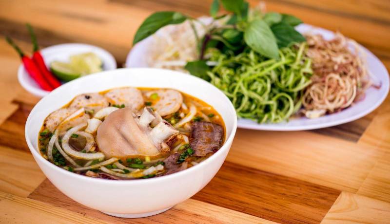 guide voyage hue vietnam, bun bo, cuisine hue