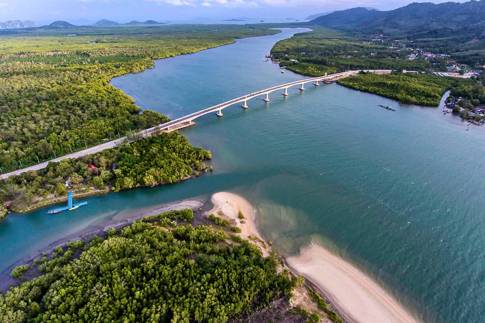 le pont entre les deux îles Koh Lanta Noi et Koh Lanta Yai