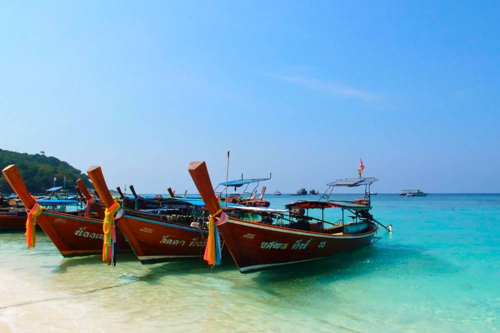 bateau sur la plage de pattaya à l'île de Koh Lipe