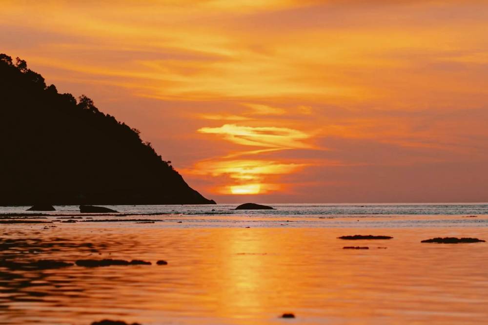 coucher du soleil sur la plage Sunset Beach à Koh Lipe