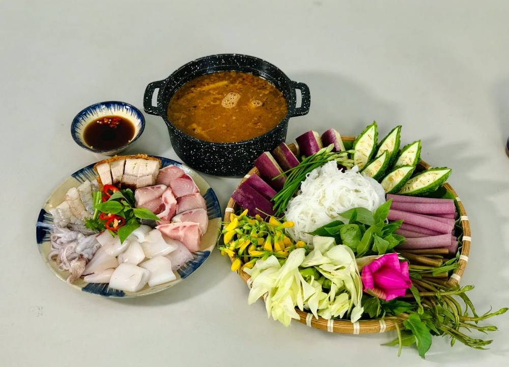 Le lẩu mắm est une spécialité emblématique et audacieuse du Delta du Mékong.