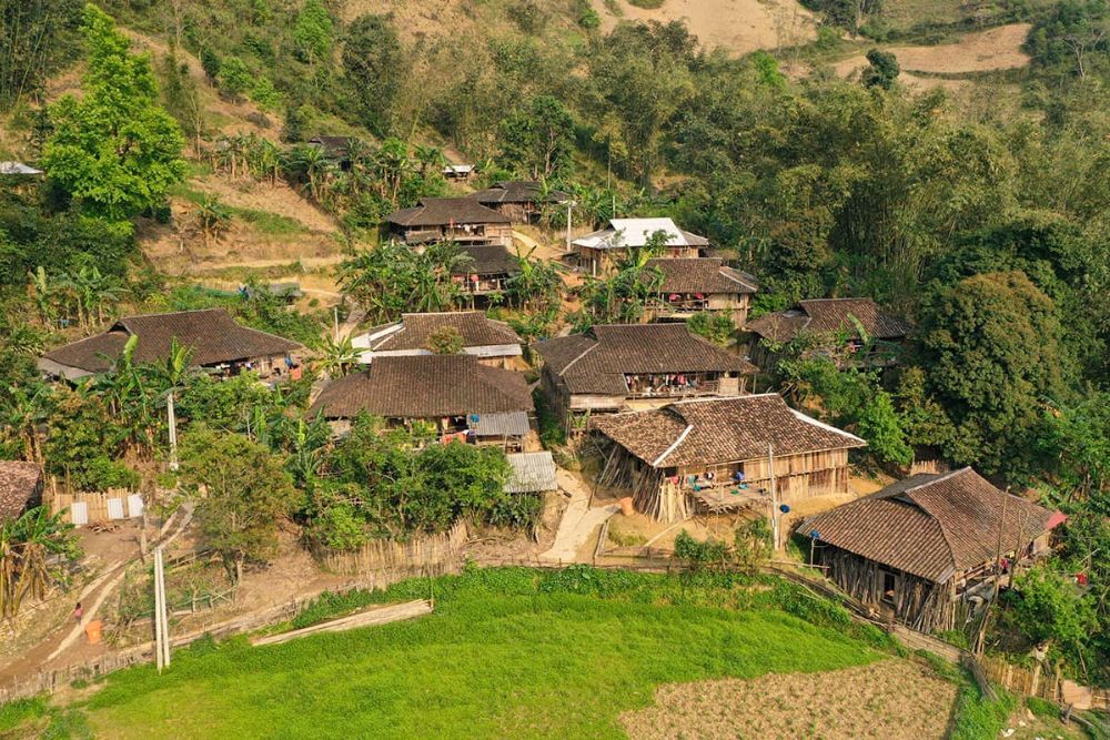 Village des Lolo noirs au Vietnam, maison des Lolo noirs au Vietnam