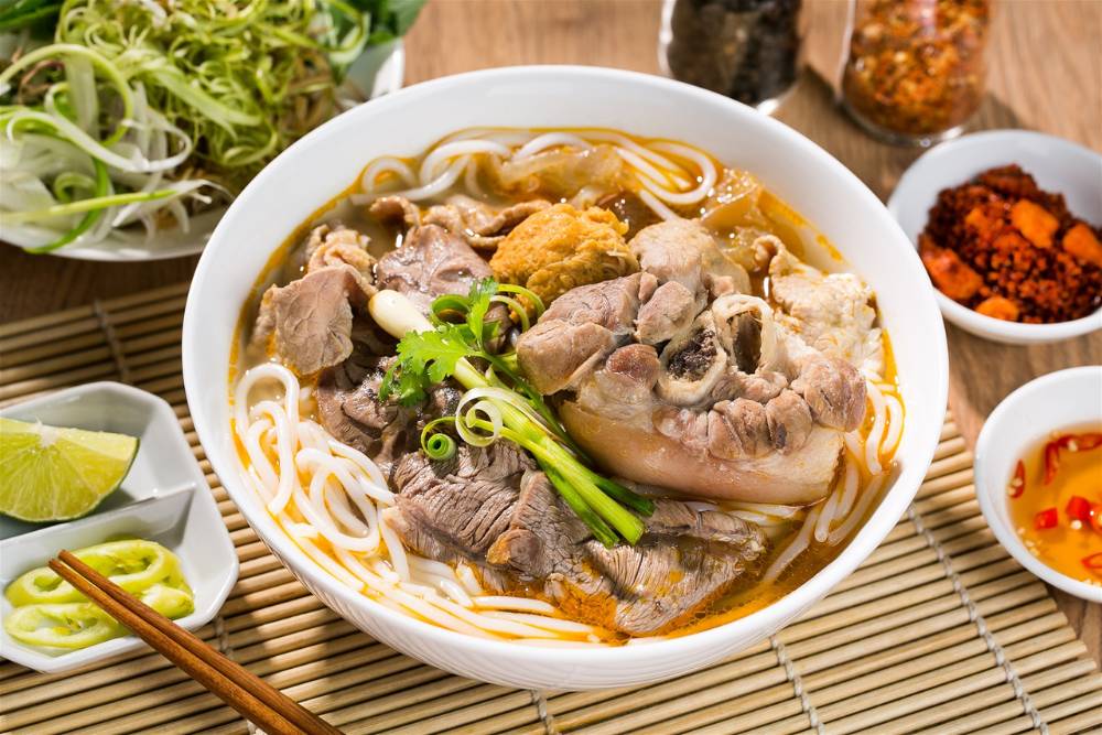 bun bo Hue, soupe de nouilles au bœuf vietnamienne