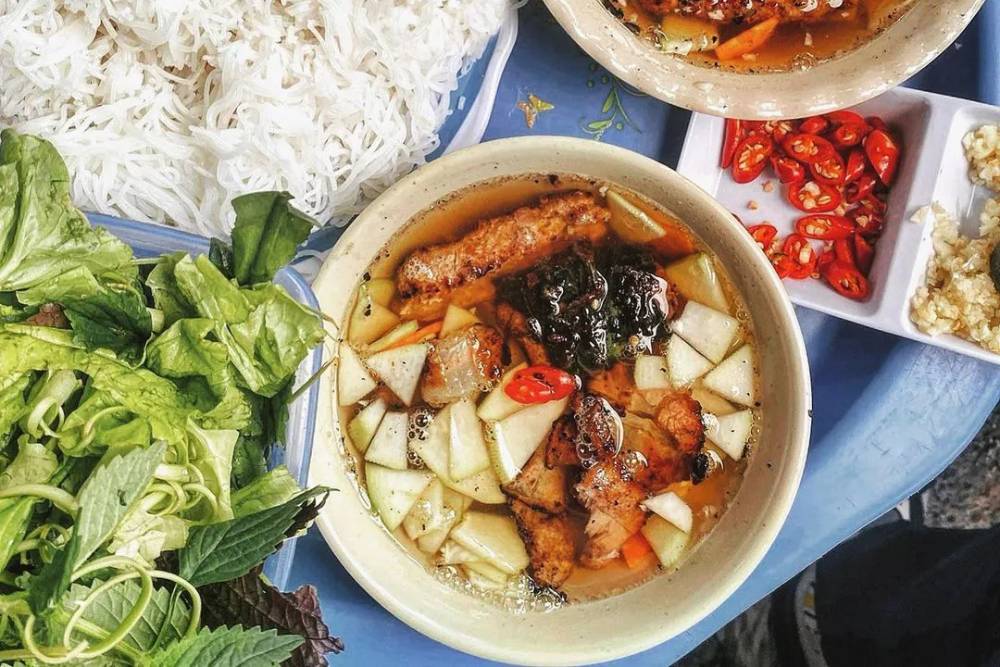 bun cha vietnamienne, vermicelles de riz au porc grillé