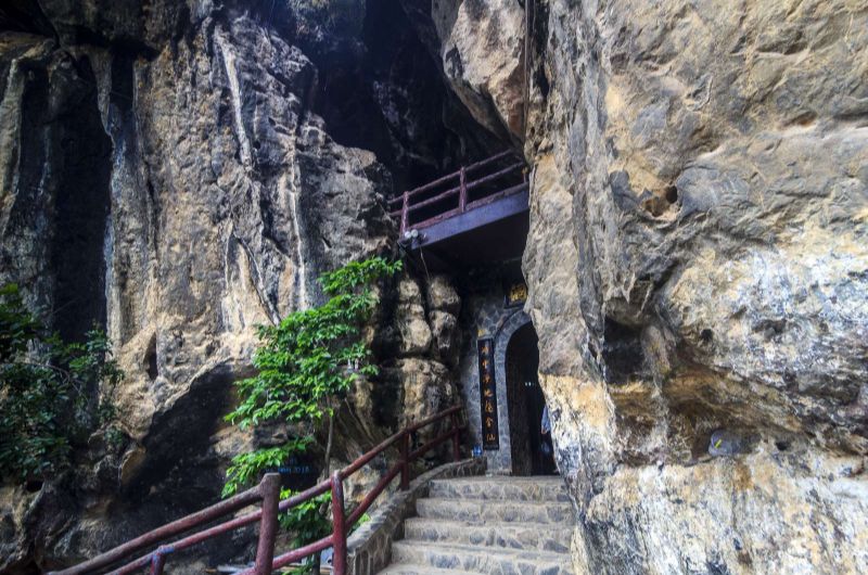 plus belles grottes du vietnam pour les aventuriers, grotte thach dong ha tien, pagode tien son