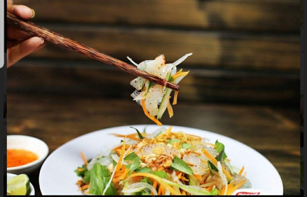 plat vietnamien salade de méduse croquante