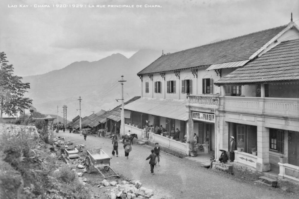 rue principale de Sapa en 1920 pendant la colonisation française