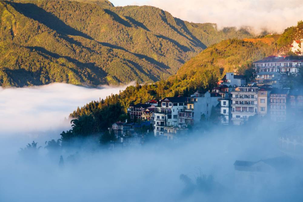 village de Sapa Vietnam dans la brume