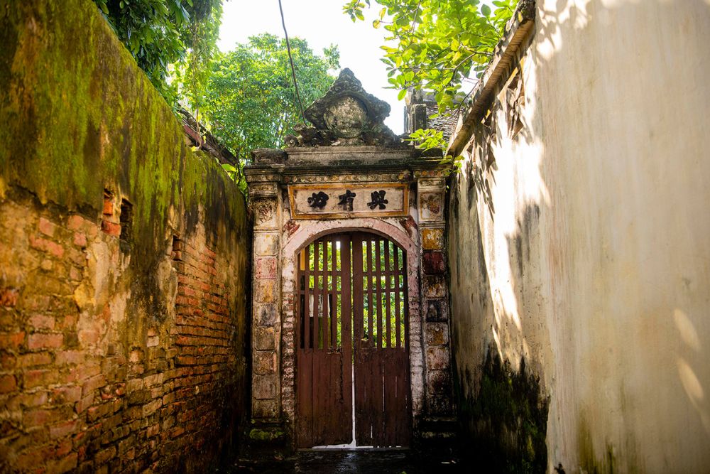 ancien village cuu, village vietnamien, voyage vietnam, hanoi, porte de maison